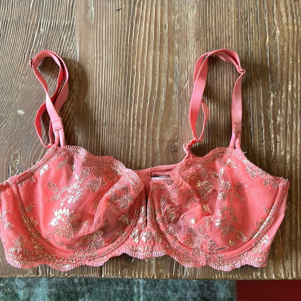 Victoria’s Secret bra coral 34D